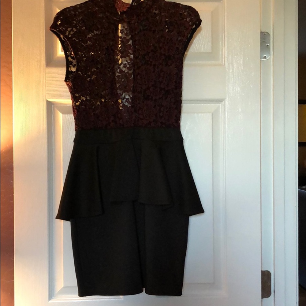LACE DRESS - Picture 2 of 4
